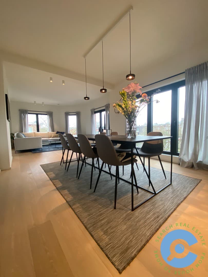 Lichtrijk gerenoveerd twee slaapkamerappartement! 7