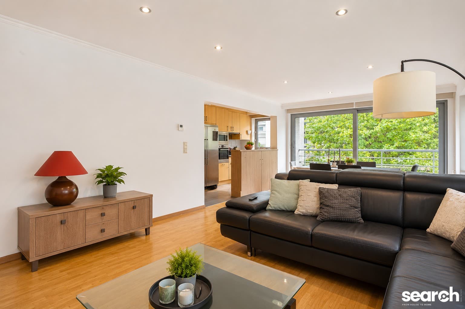 Ruim 3 slaapkamer appartement met terras en garage