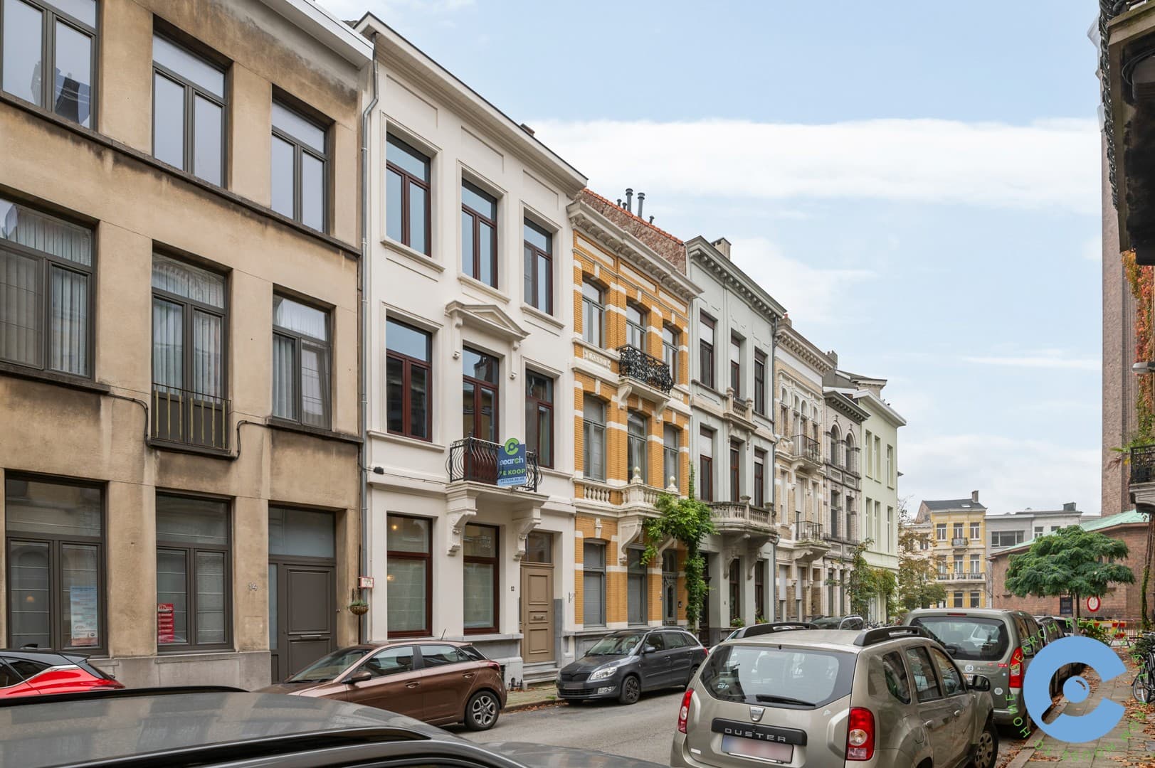 Zeer ruim en instapklaar herenhuis met tuin!