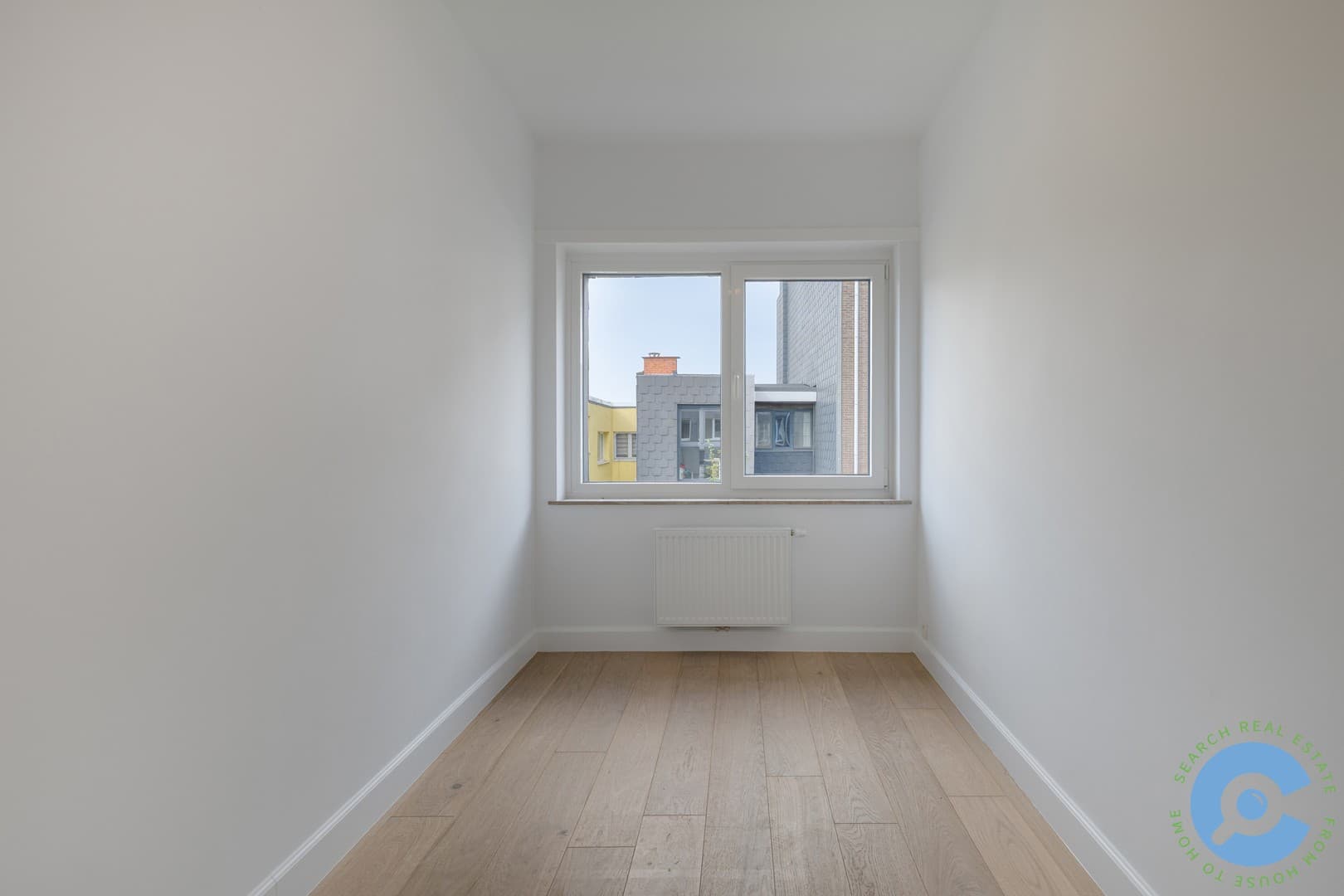 Gerenoveerd appartement met twee slaapkamers! 9