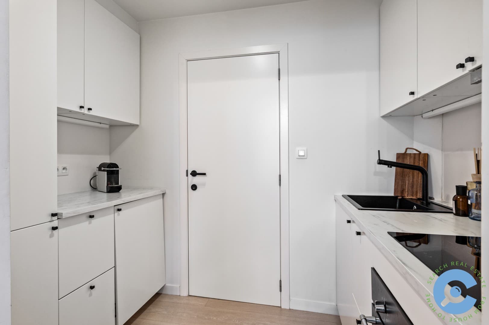 Vergunde opbrengsteigendom op absolute A-locatie! 8