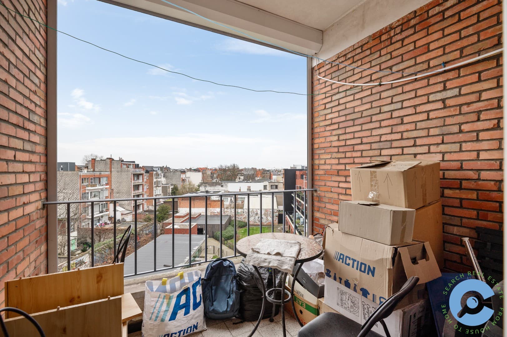 Op te frissen 2 slaapkamer appartement met terras 18