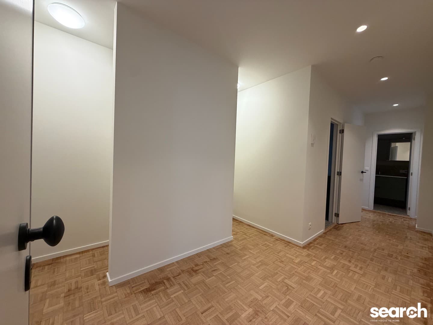 Gerenoveerd 2 slaapkamer appartement met garage! 3
