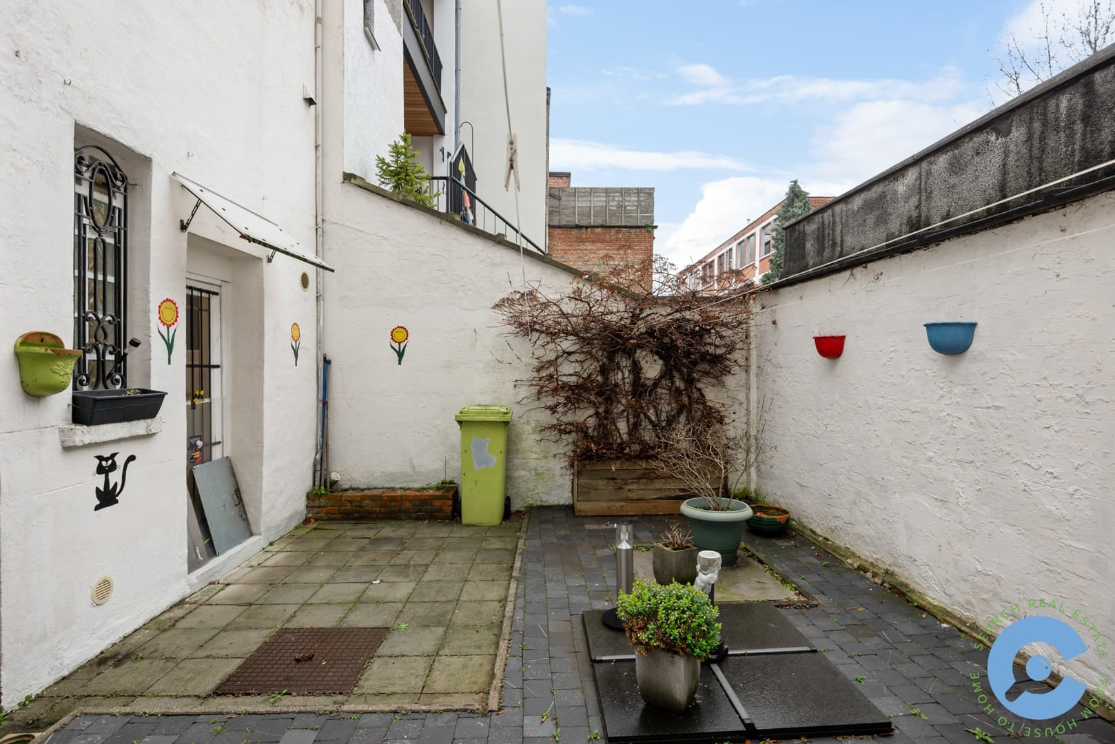 *** VERKOCHT *** Ruime, op te frissen, woning met 4 slaapkamers! 7