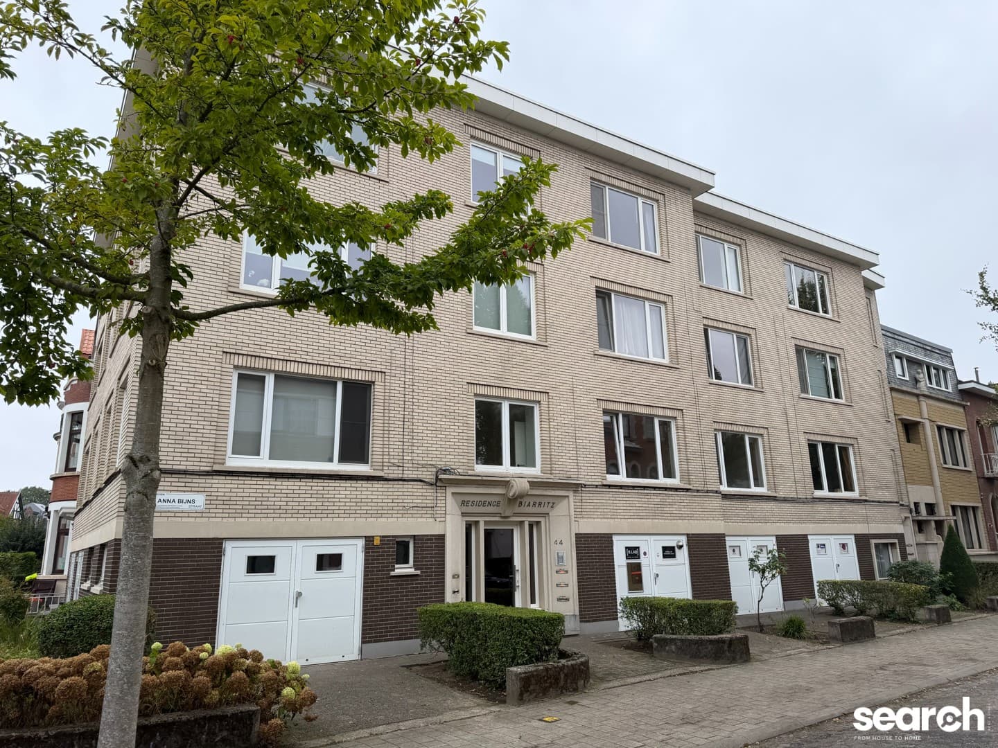 Gerenoveerd 2 slaapkamer appartement met garage! 13