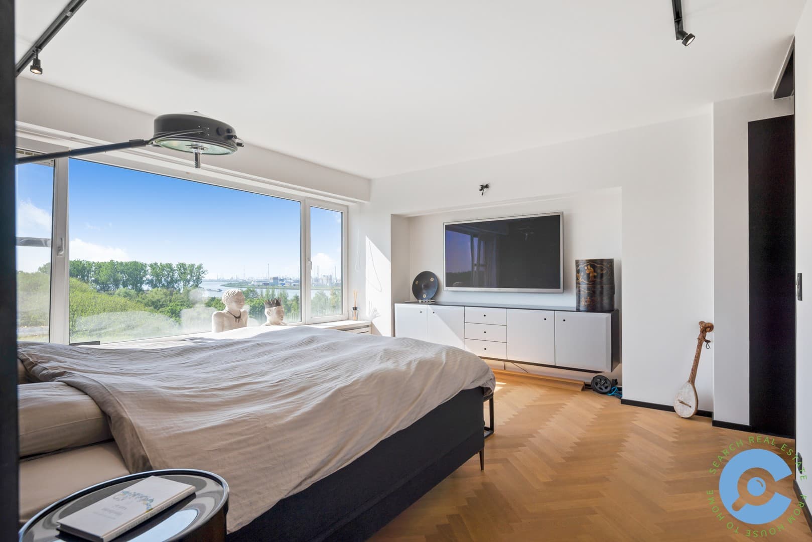 Riante penthouse met prachtige skyline views! 10
