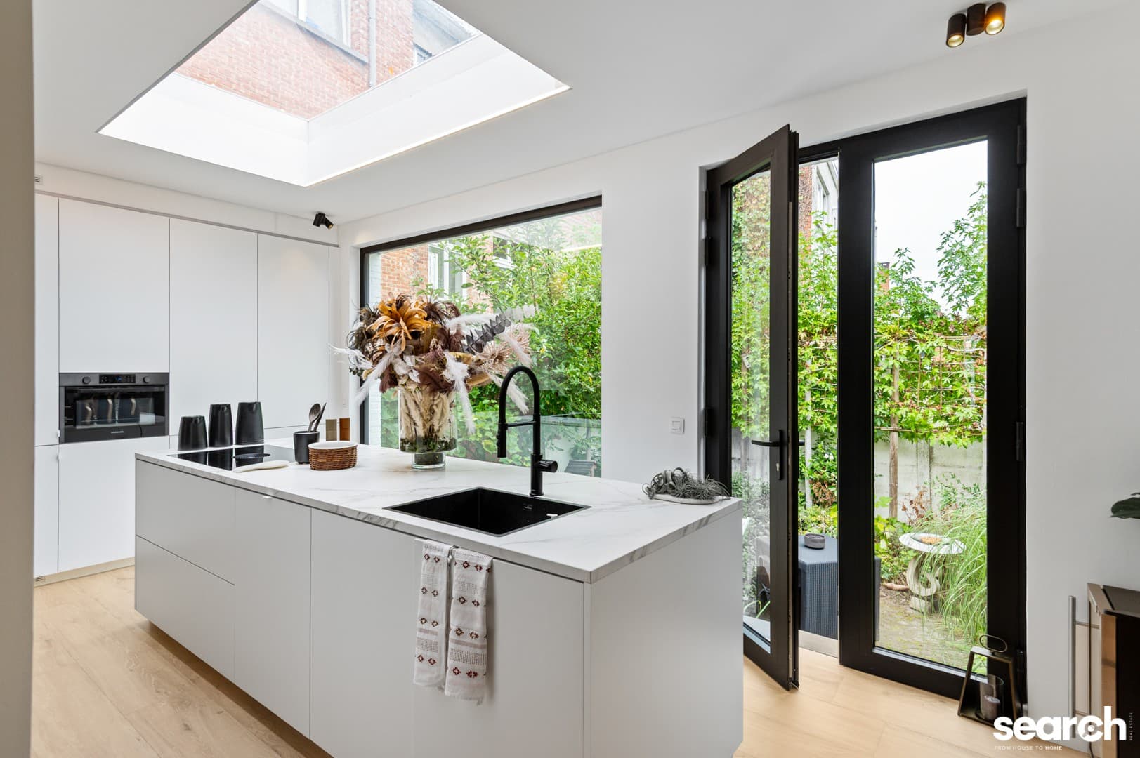 Lichtrijke woning met garage en tuin! 4