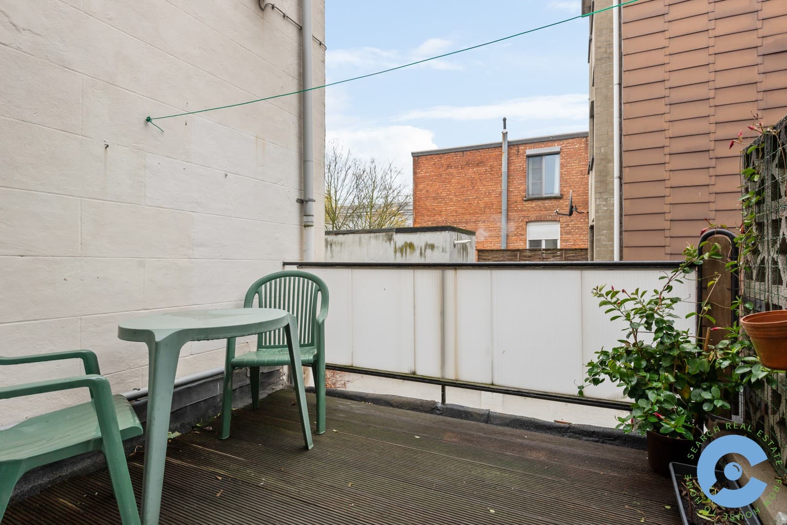 *** VERKOCHT *** Ruime, op te frissen, woning met 4 slaapkamers! 13