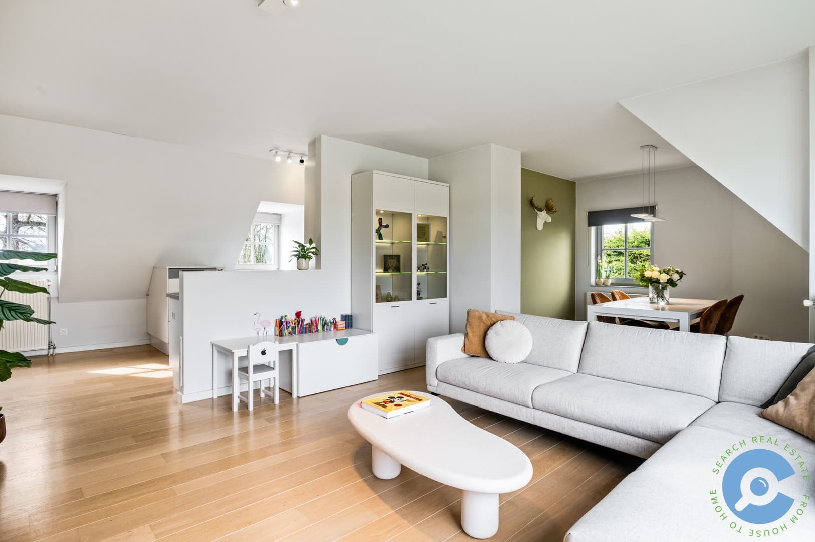 Ruim dakappartement met terras en autostaanplaats 3