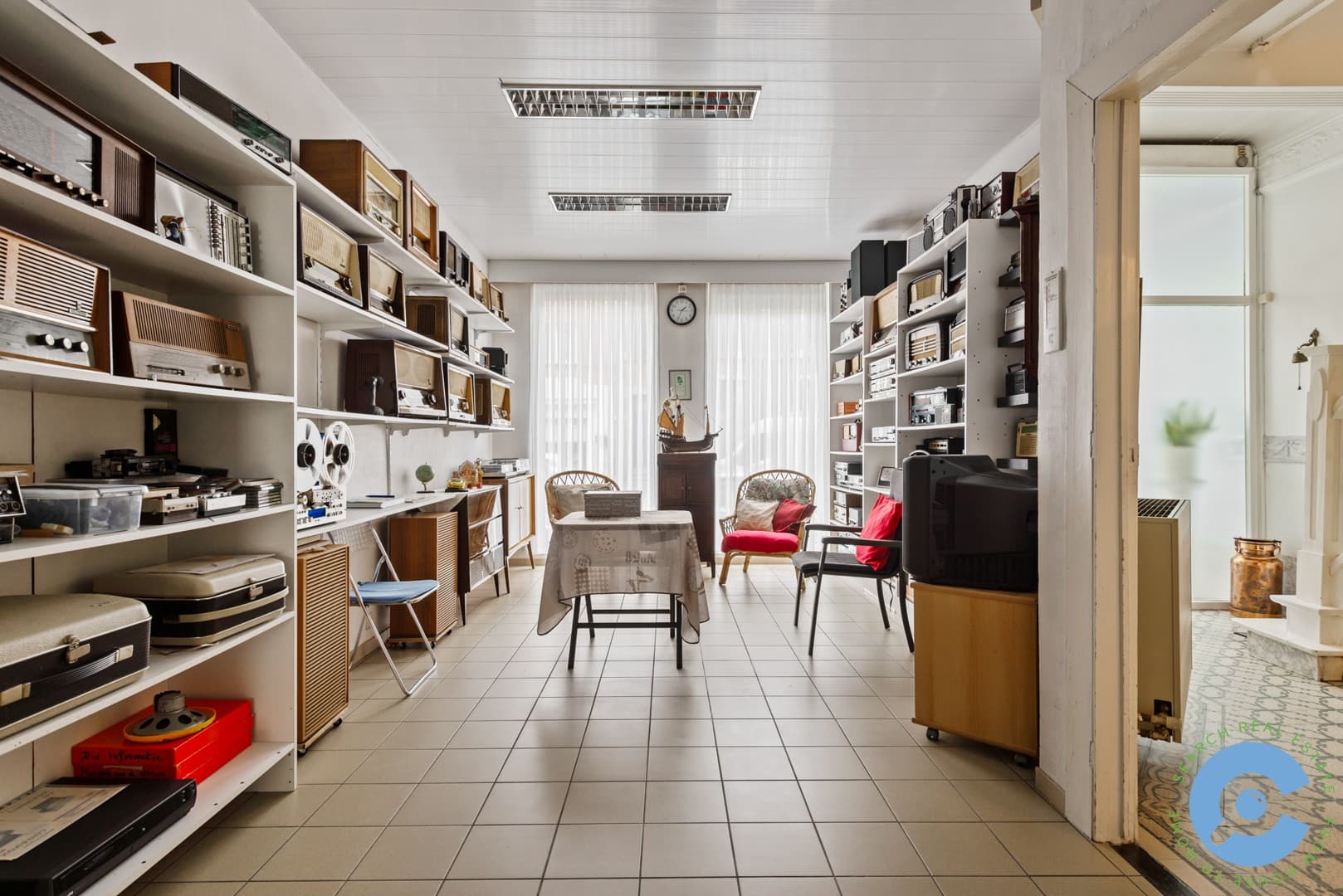 *** VERKOCHT *** Ruime, op te frissen, woning met 4 slaapkamers! 4