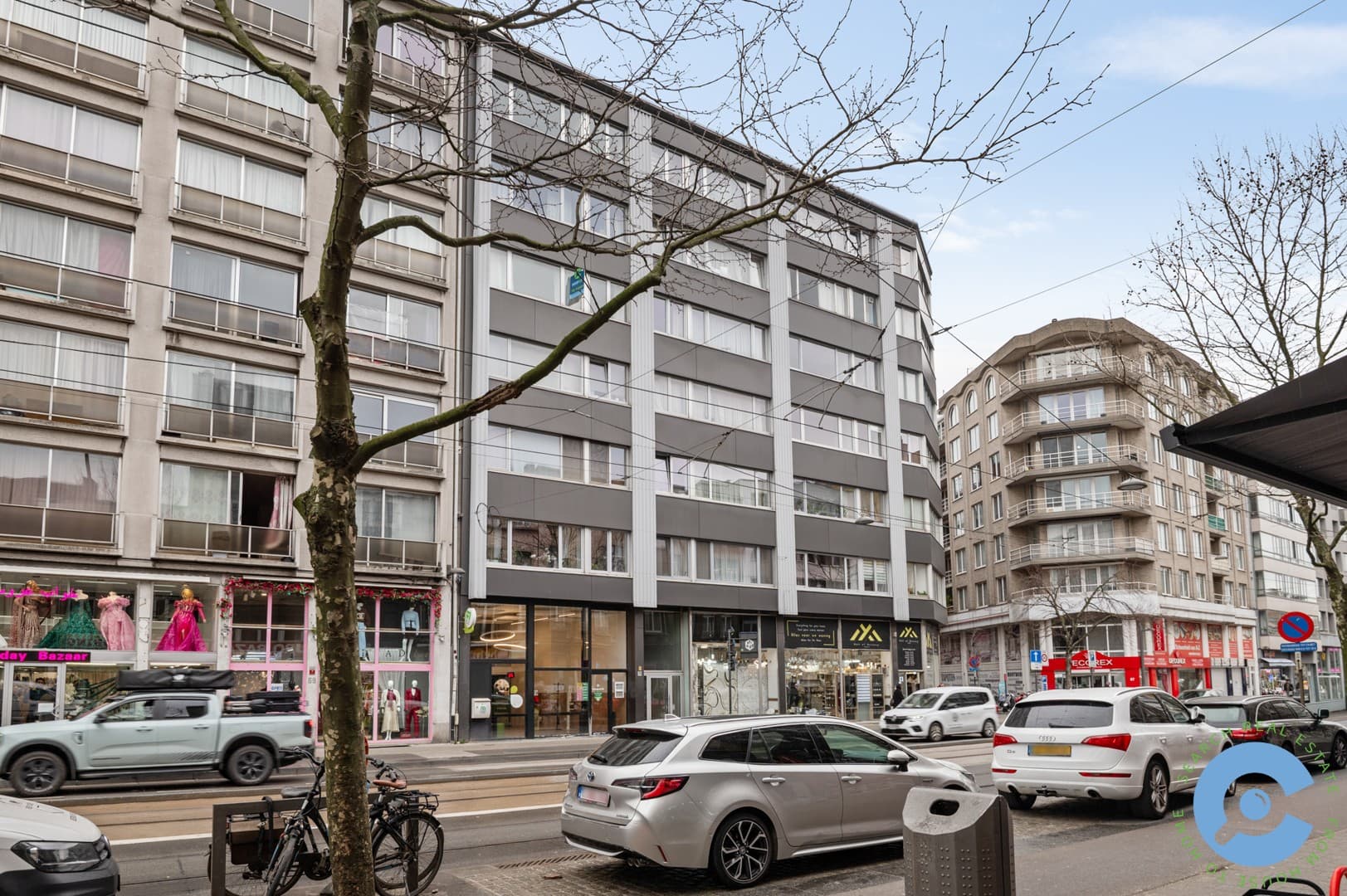 Op te frissen 2 slaapkamer appartement met terras 2