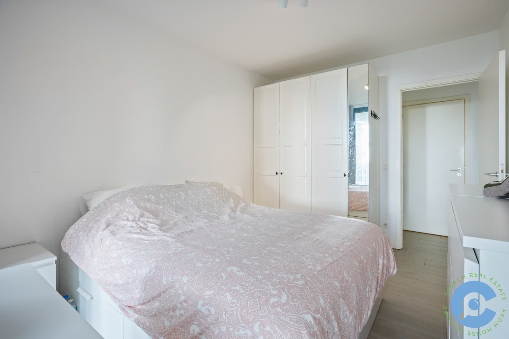 Lichtrijk 2 slaapkamer appartement met terras 9
