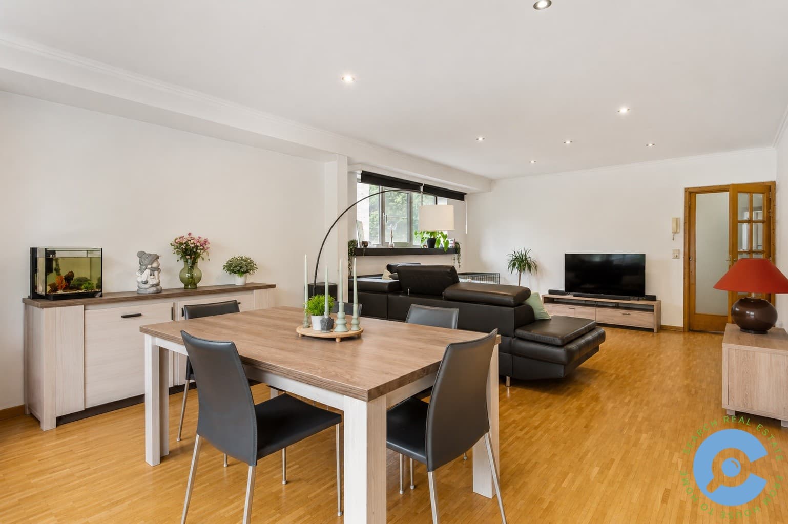 Ruim 3 slaapkamer appartement met terras en garage 3