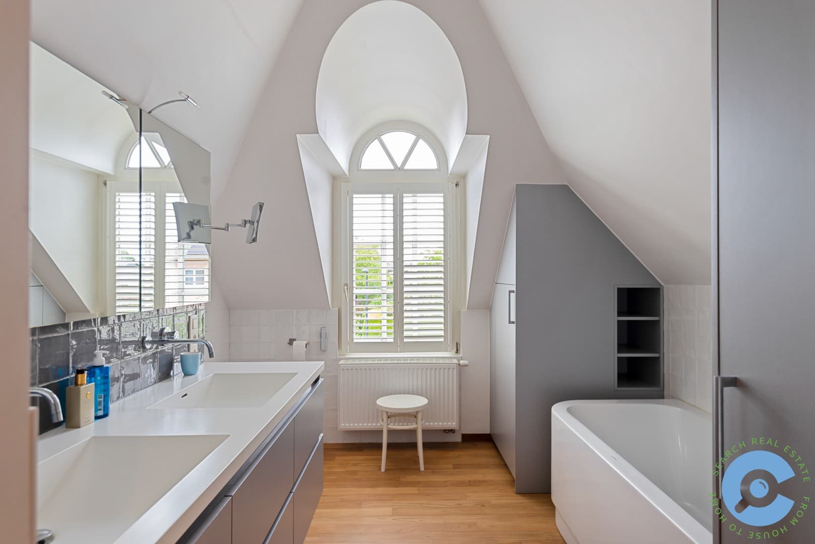 Ruime energiezuinige villa in residentiële buurt 13