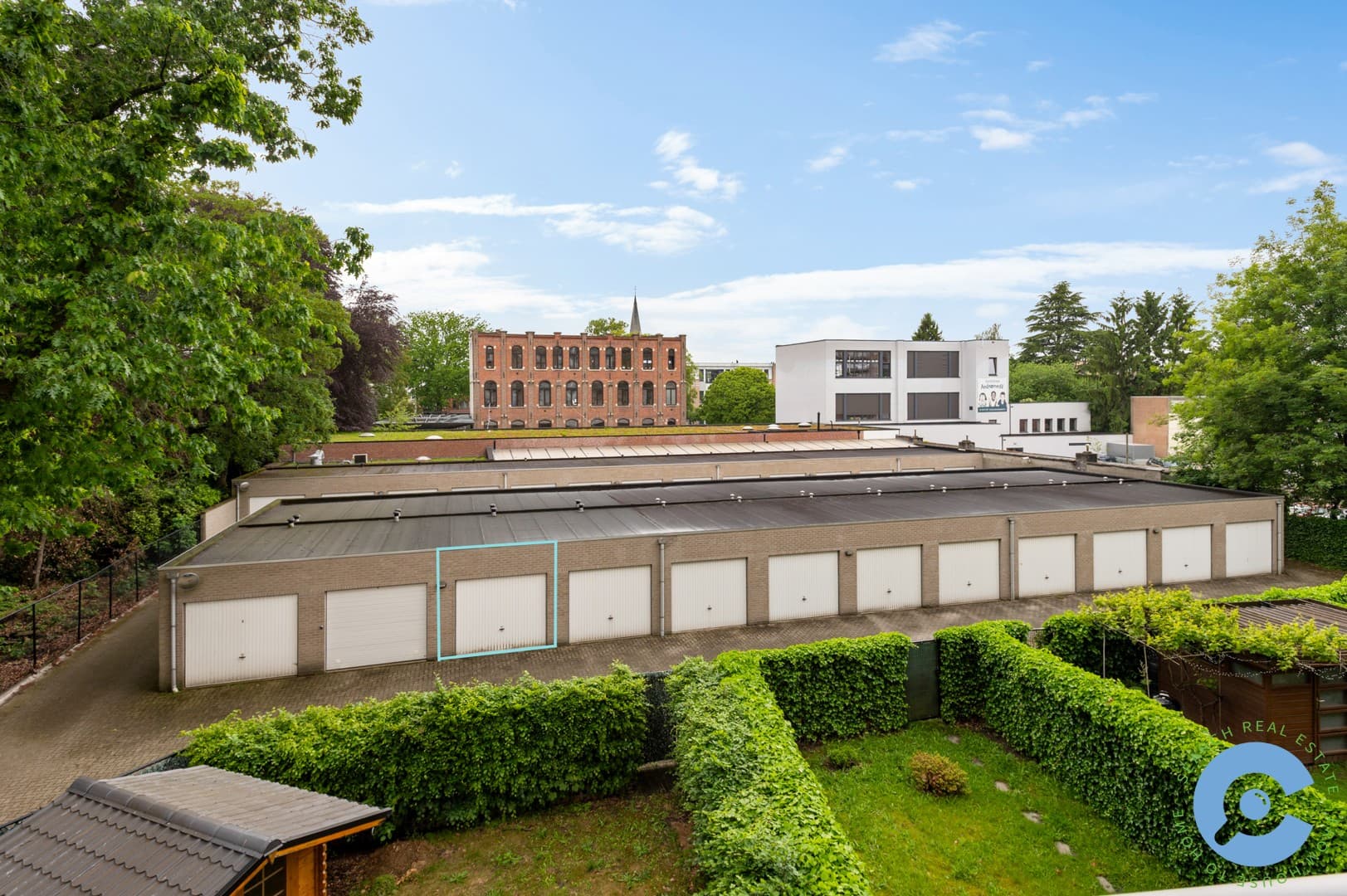 Ruim 3 slaapkamer appartement met terras en garage 12