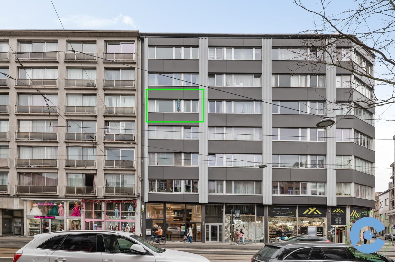 Op te frissen 2 slaapkamer appartement met terras 24
