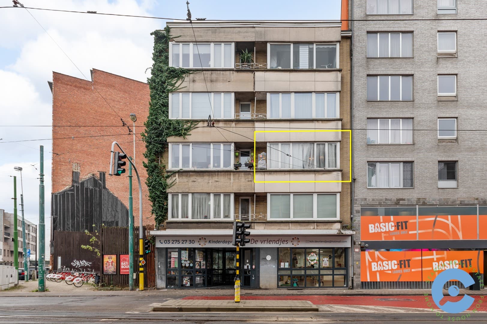 Ruim, te renoveren appartement met 3 slaapkamers 12
