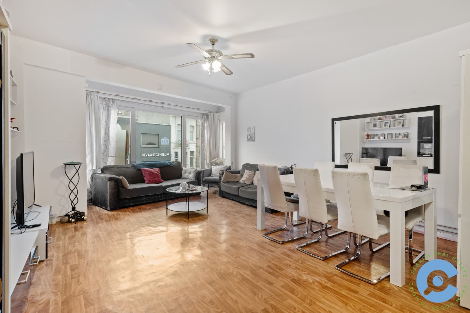 Ruim, te renoveren appartement met 3 slaapkamers 2