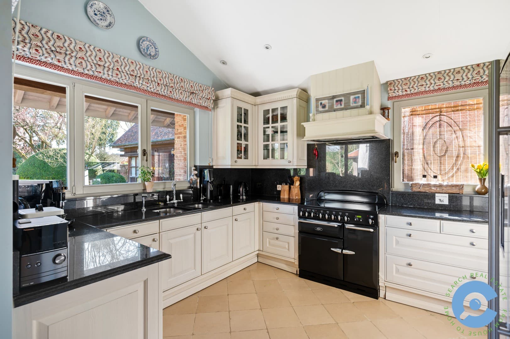 Exclusieve villa met parktuin en zwembad 17