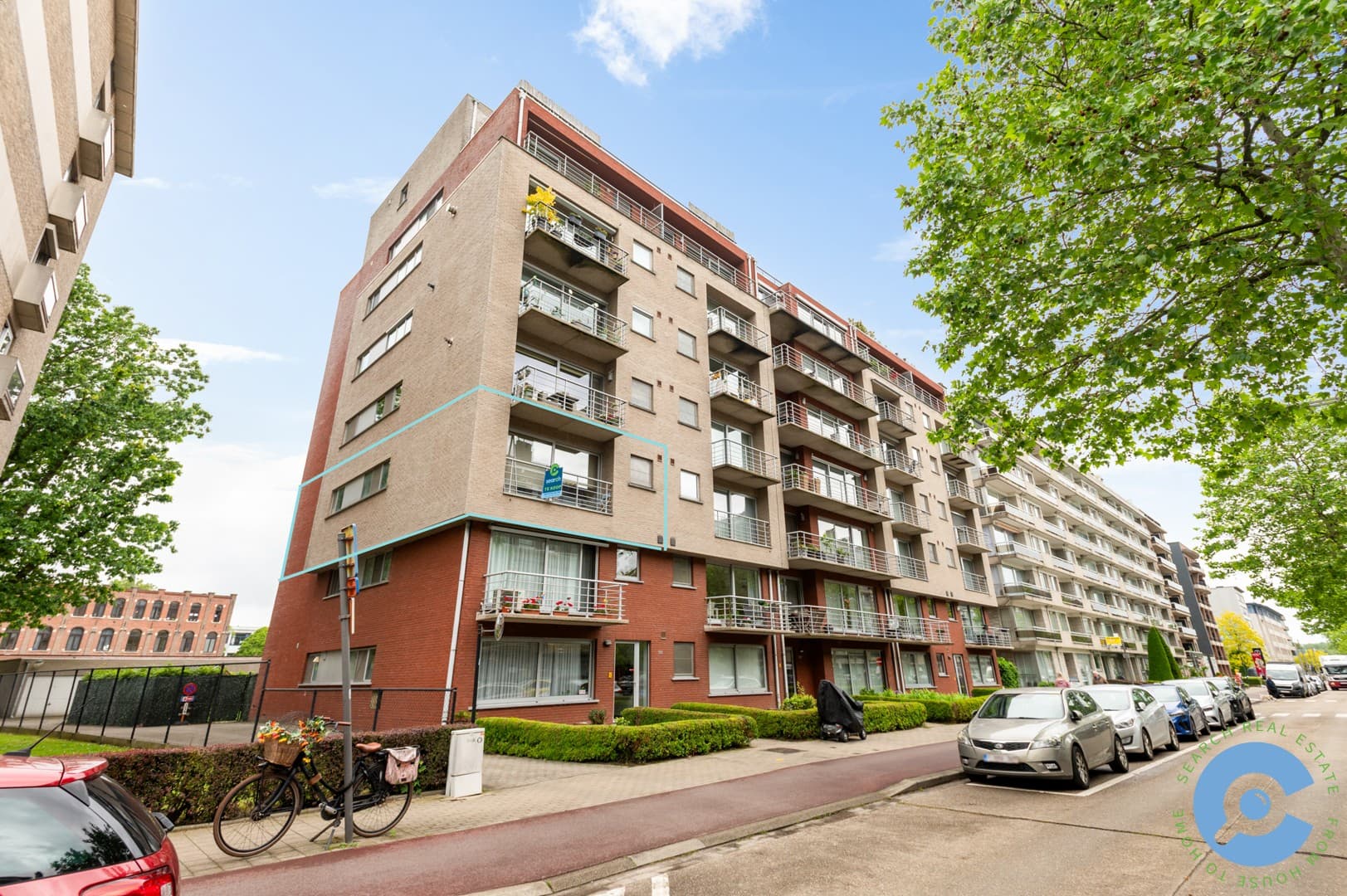 Ruim 3 slaapkamer appartement met terras en garage 13