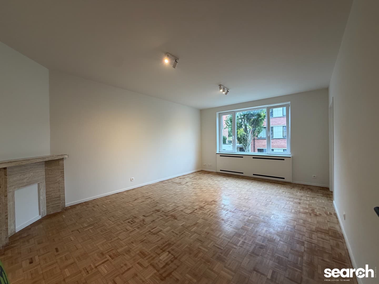 Gerenoveerd 2 slaapkamer appartement met garage! 5