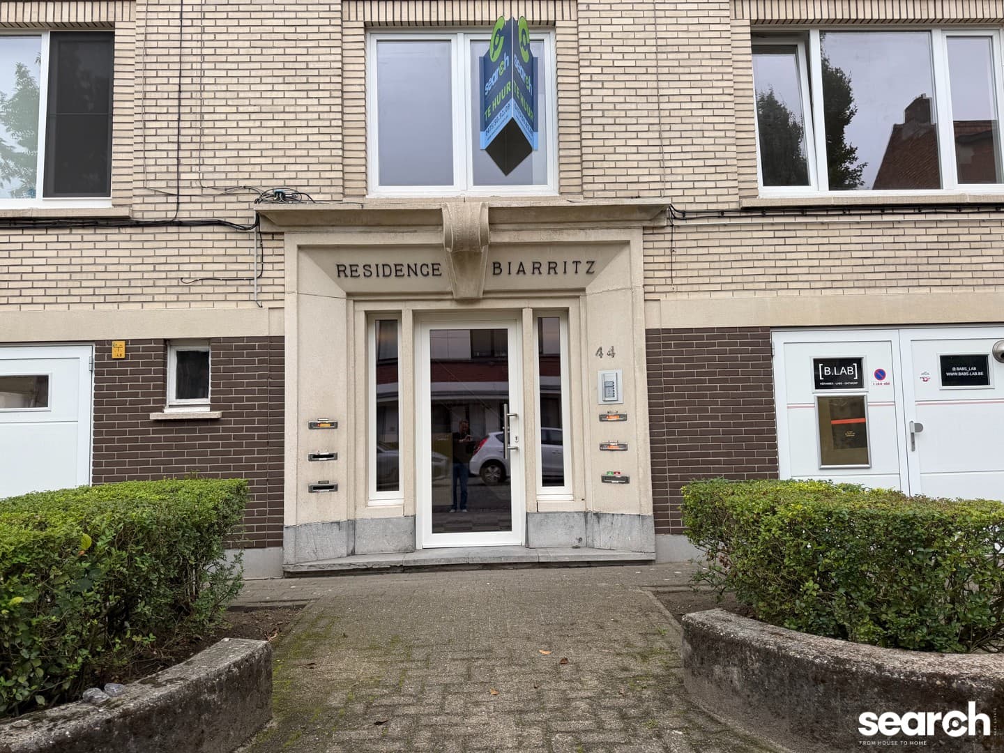 Gerenoveerd 2 slaapkamer appartement met garage! 2