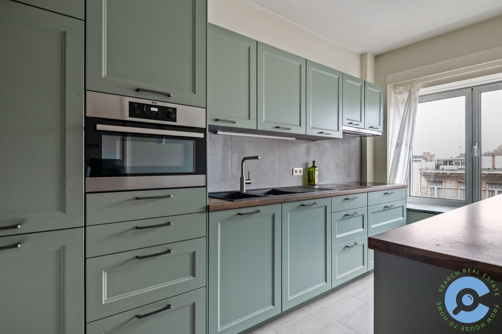 Op te frissen 2 slaapkamer appartement met terras 12