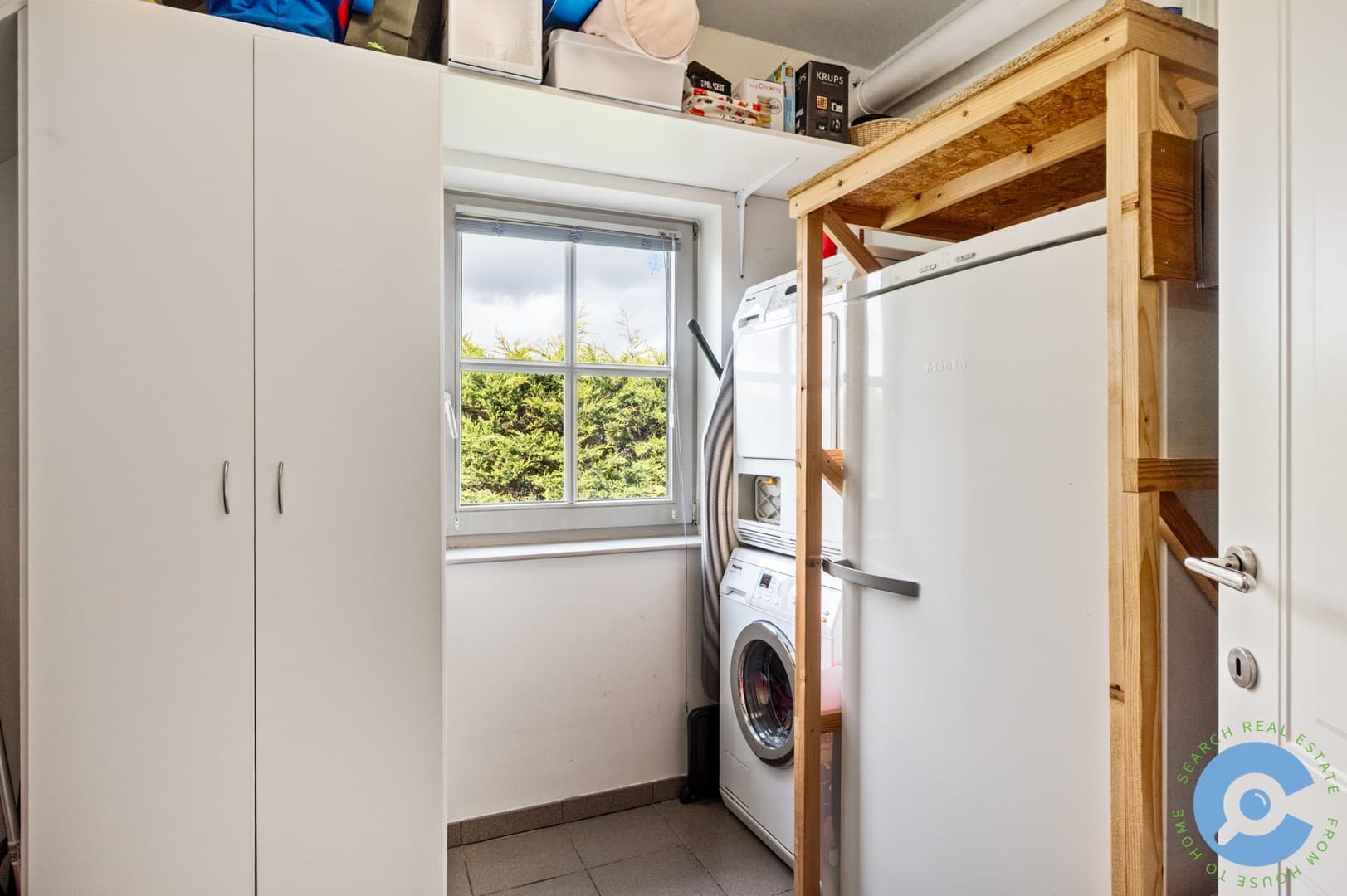 Ruim dakappartement met terras en autostaanplaats 13
