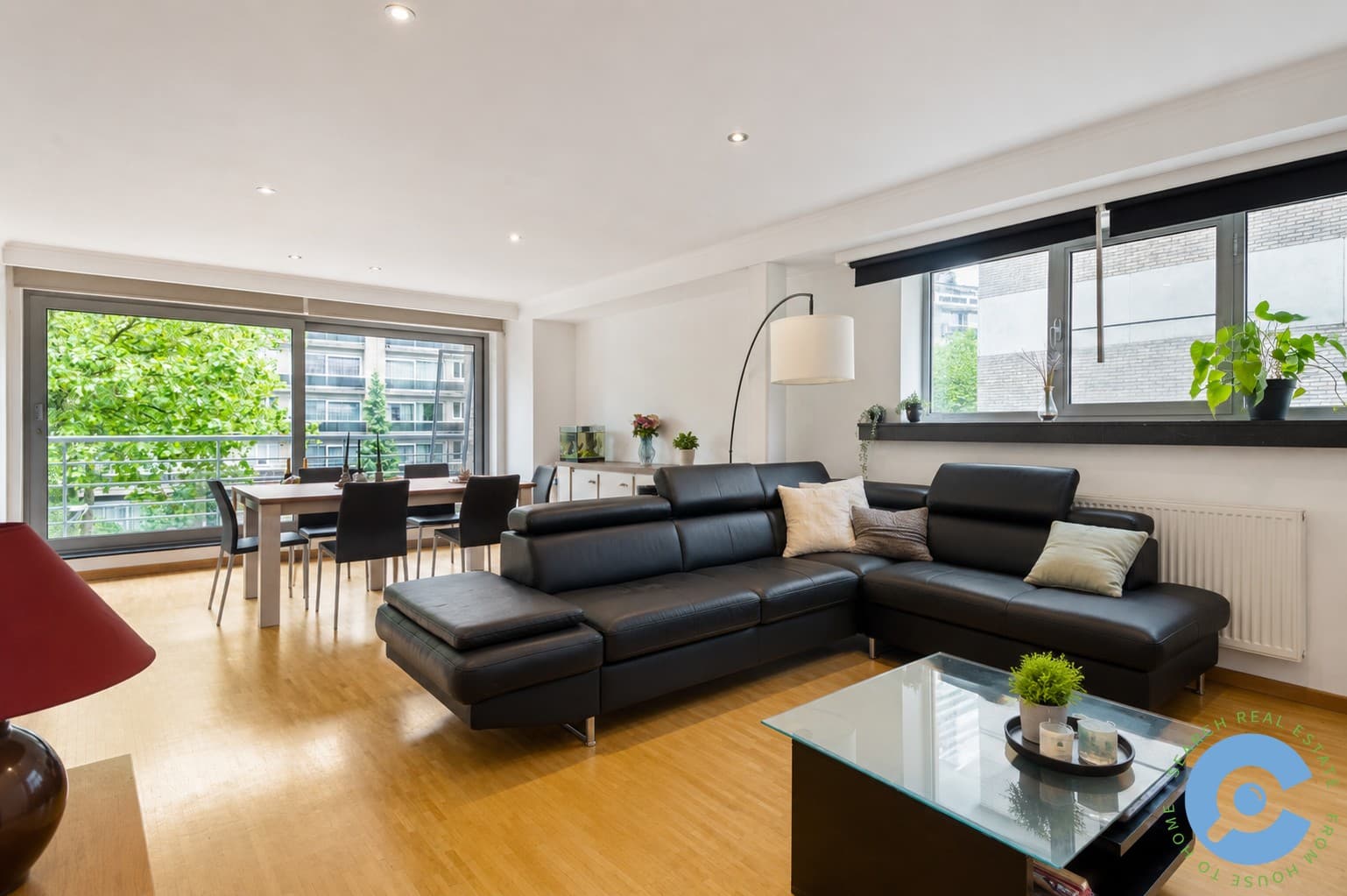 Ruim 3 slaapkamer appartement met terras en garage 2