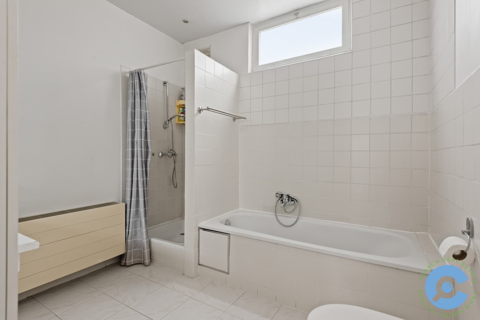 *** VERKOCHT *** Ruime, op te frissen, woning met 4 slaapkamers! 22