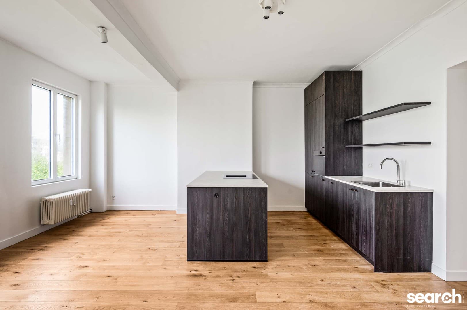 Gerenoveerd appartement met 2 slpk en terras! 2