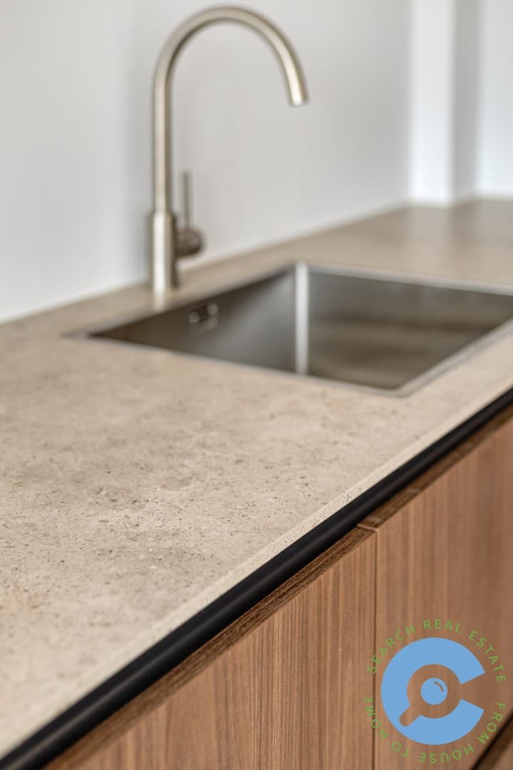 Gerenoveerd appartement met twee slaapkamers! 7