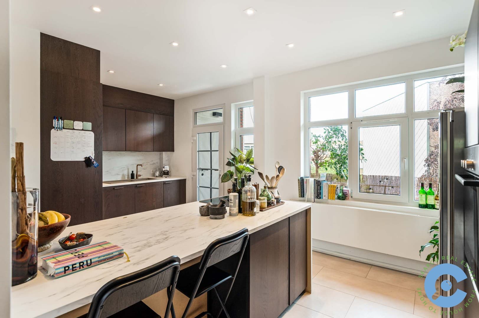 Ruim appartement met terras, tuin en parking 18