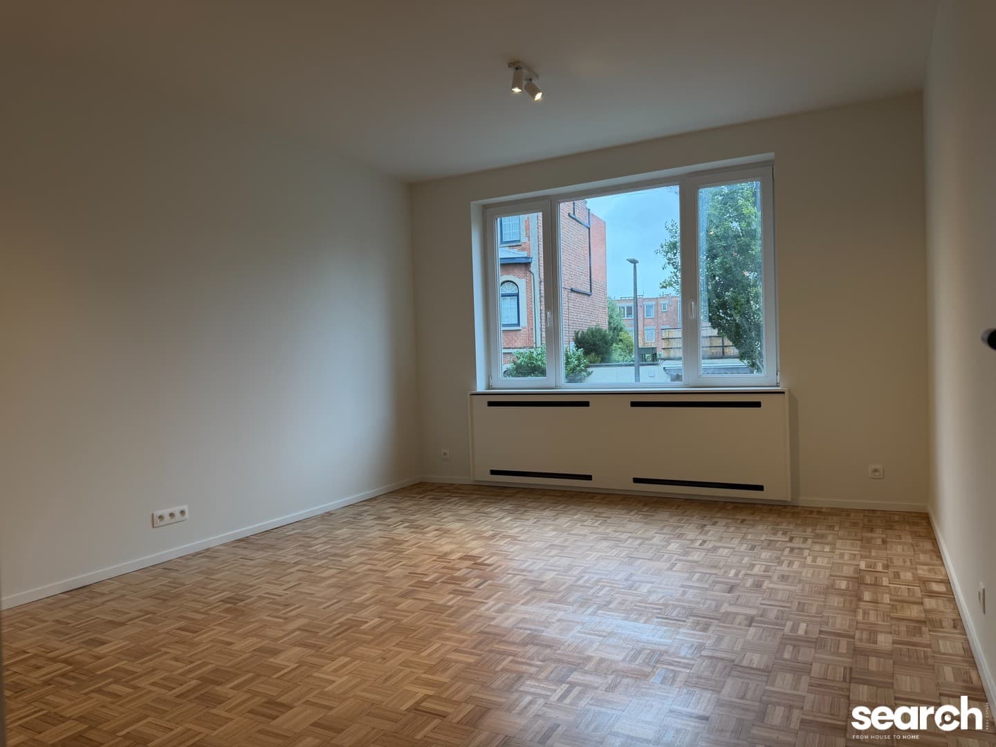 Gerenoveerd 2 slaapkamer appartement met garage! 11