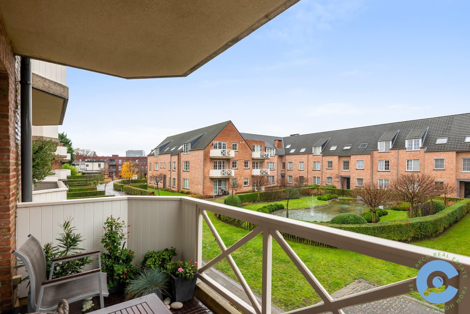 Subliem gelegen 3 slaapkamer appartement met autostaanplaats 7