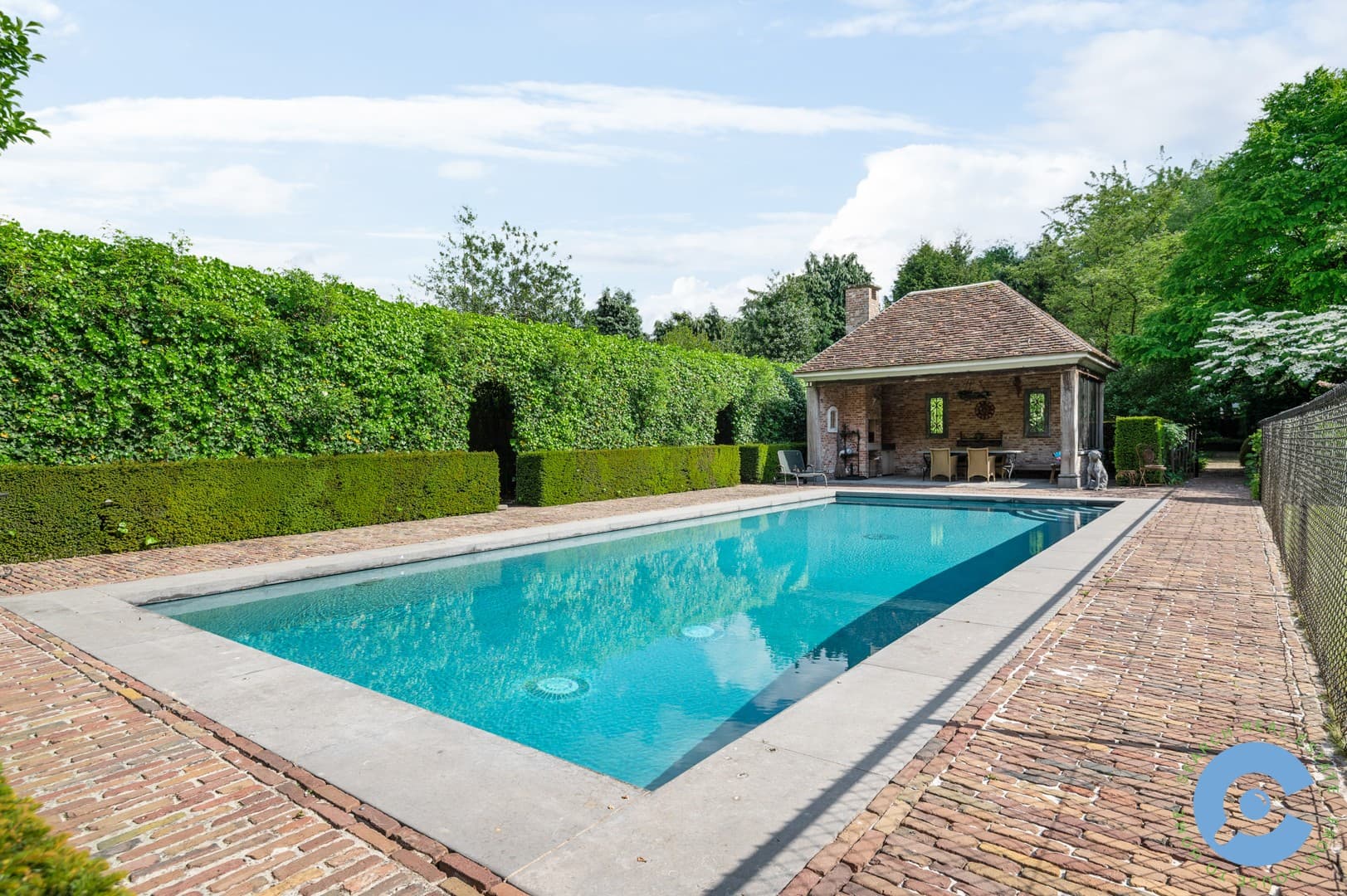 Exclusieve villa met parktuin en zwembad