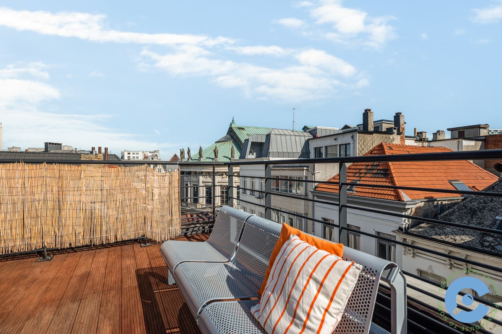 Penthouse studio met ruim terras op TOP-locatie! 8