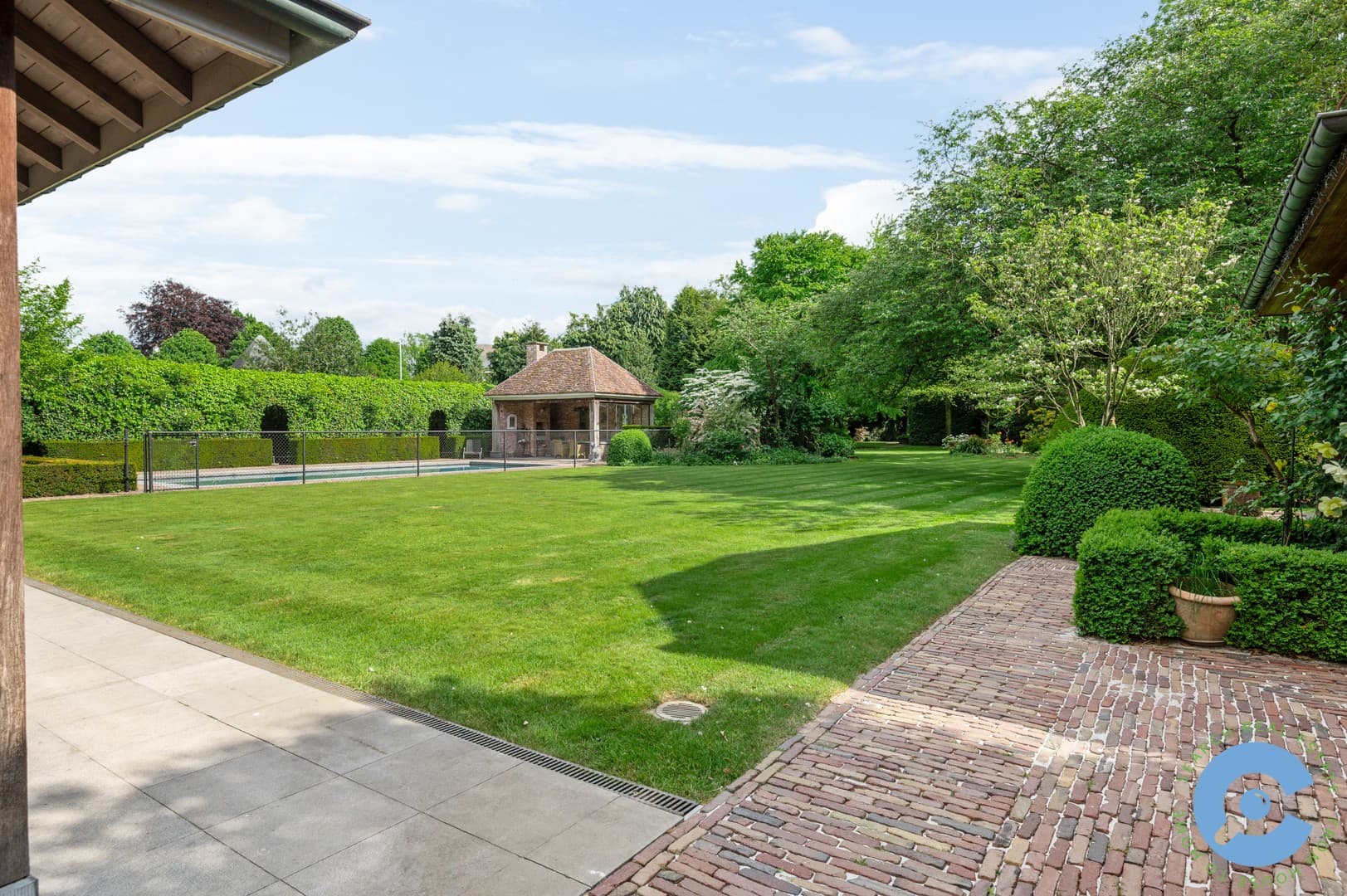 Exclusieve villa met parktuin en zwembad 19