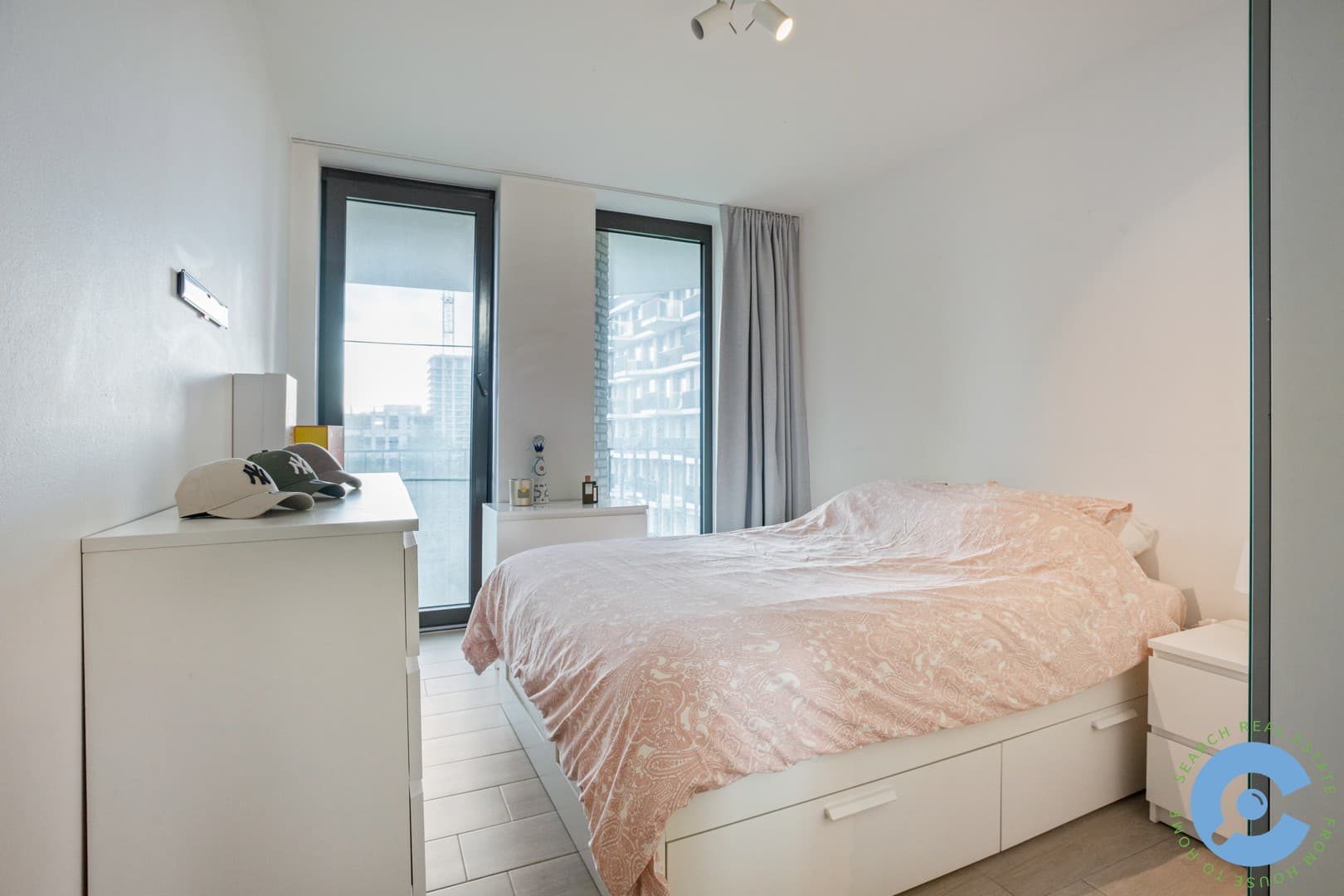 Lichtrijk 2 slaapkamer appartement met terras 8