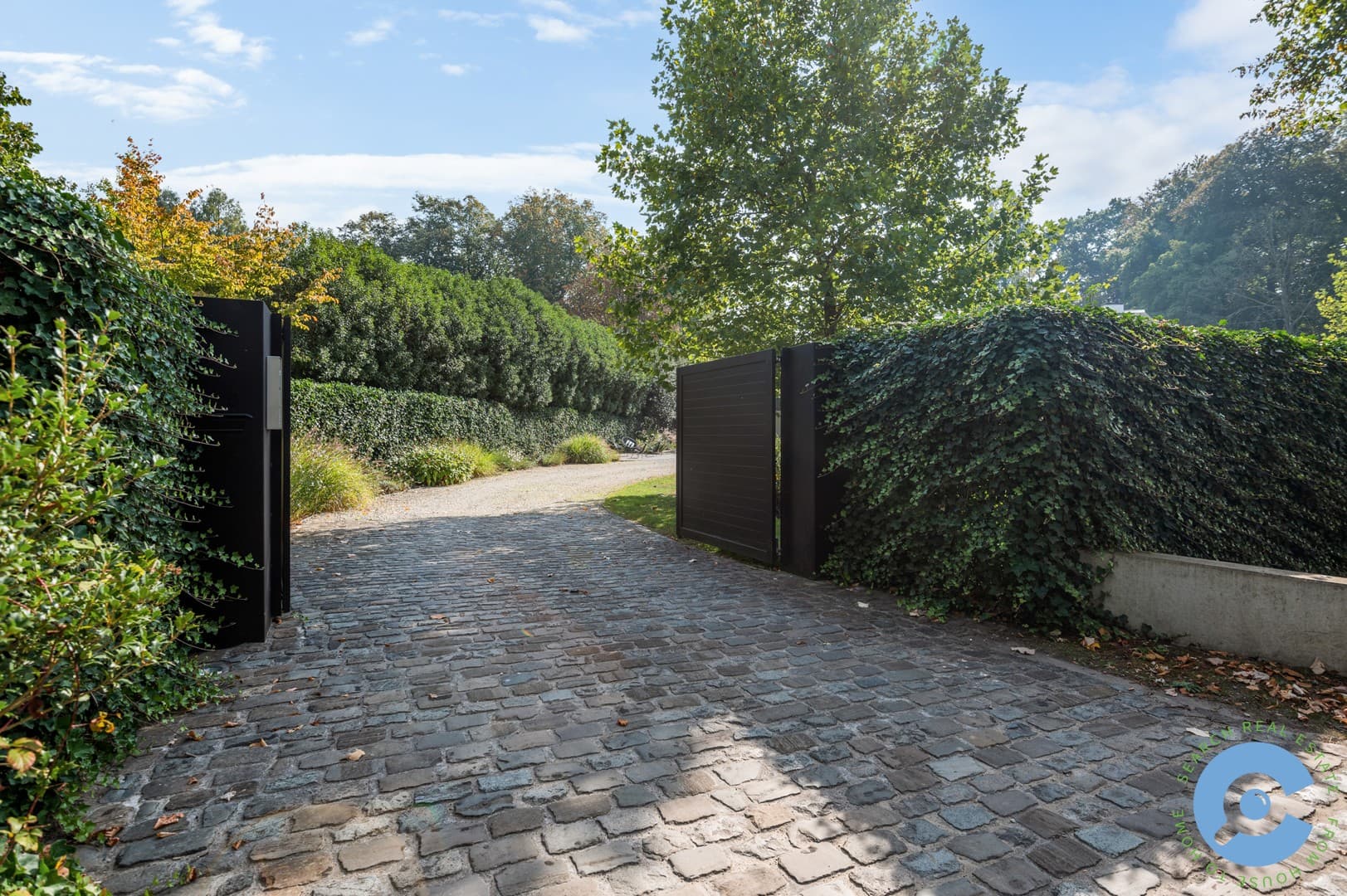 Prestigieuze villa met zwembad op toplocatie! 2