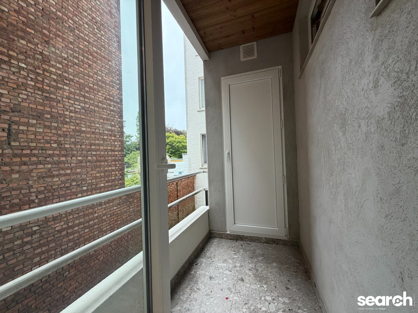 Gerenoveerd 2 slaapkamer appartement met garage! 10