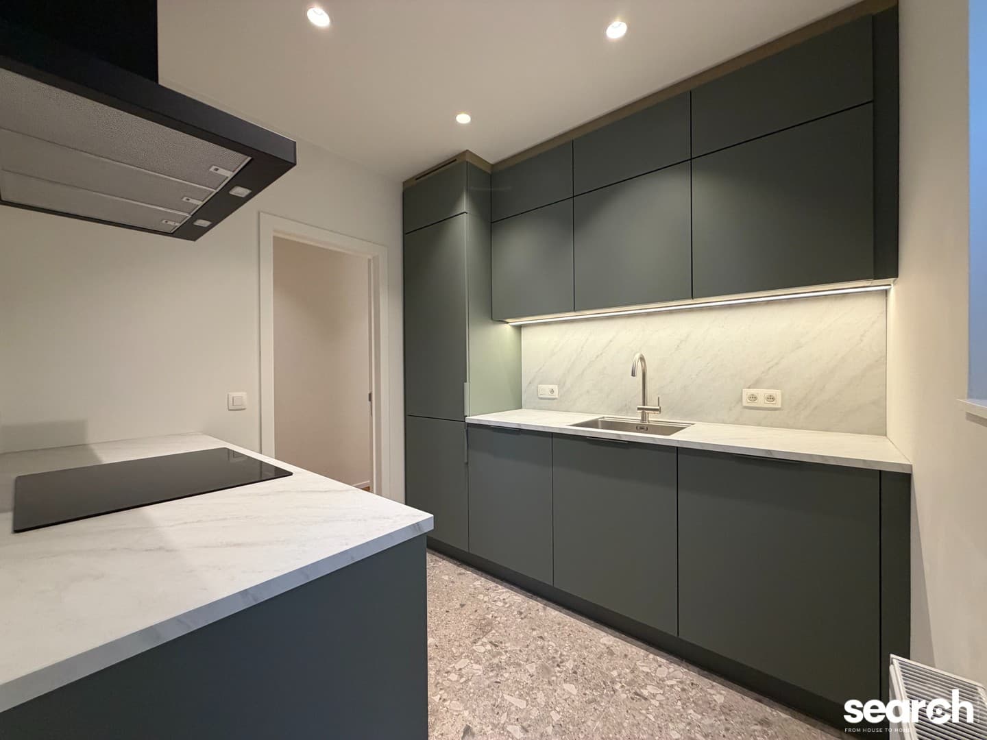Gerenoveerd 2 slaapkamer appartement met garage! 7