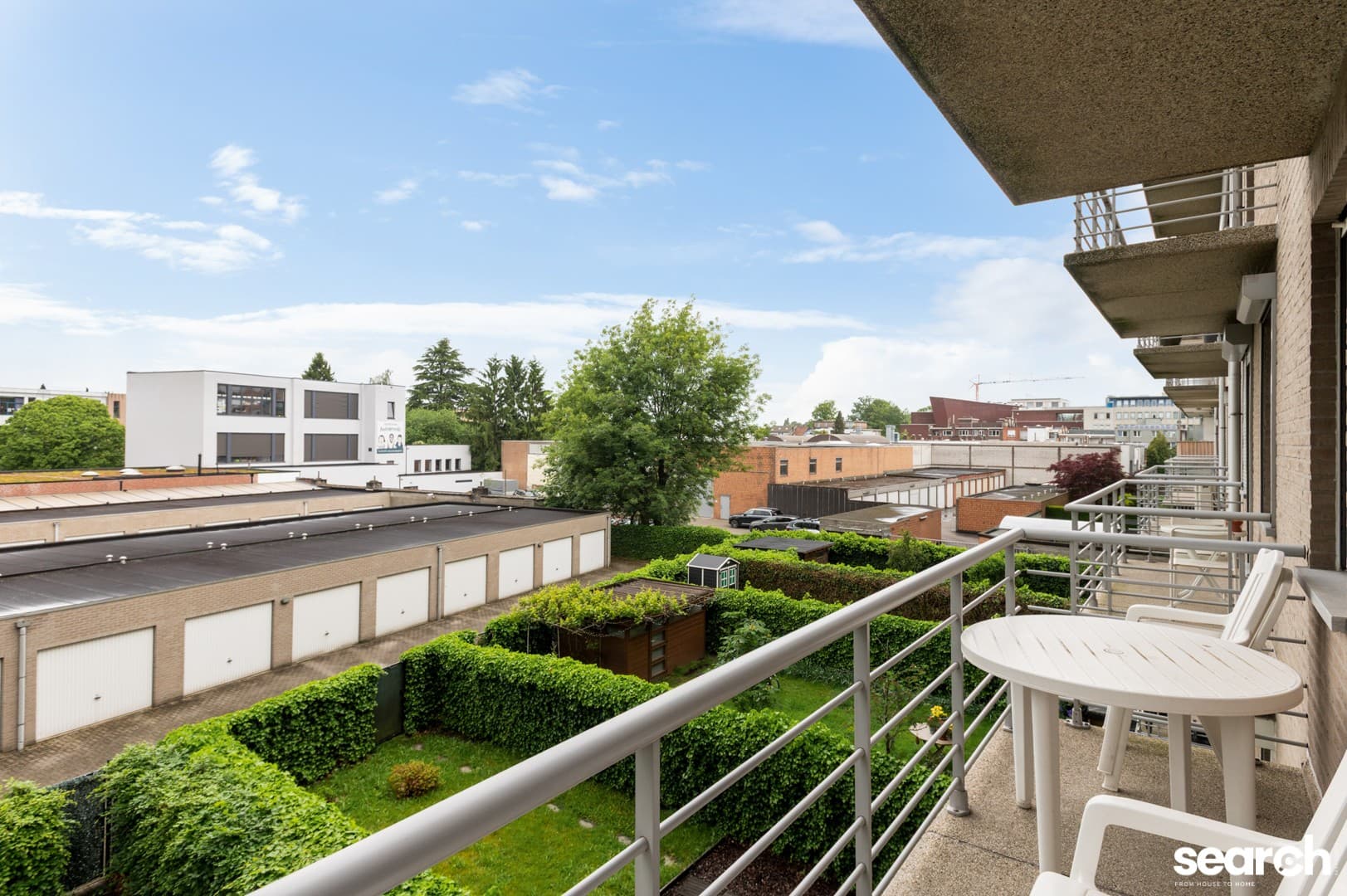Ruim 3 slaapkamer appartement met terras en garage 9