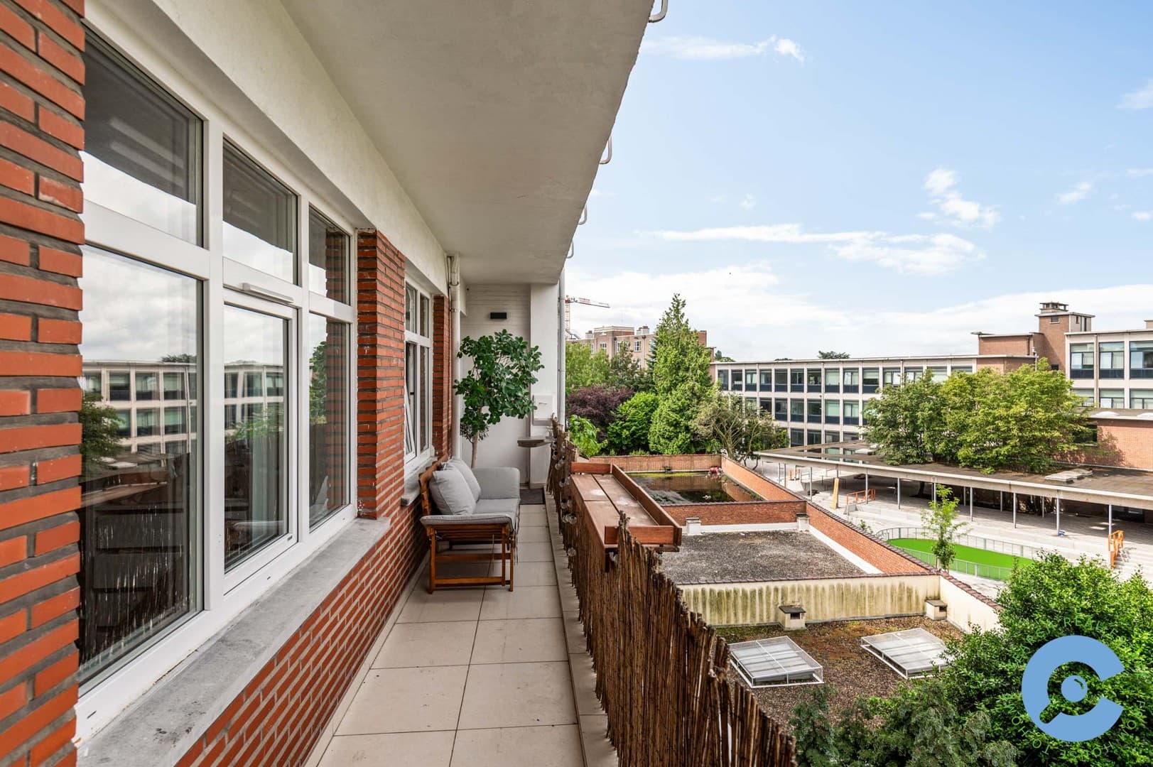 Ruim appartement met terras, tuin en parking 21