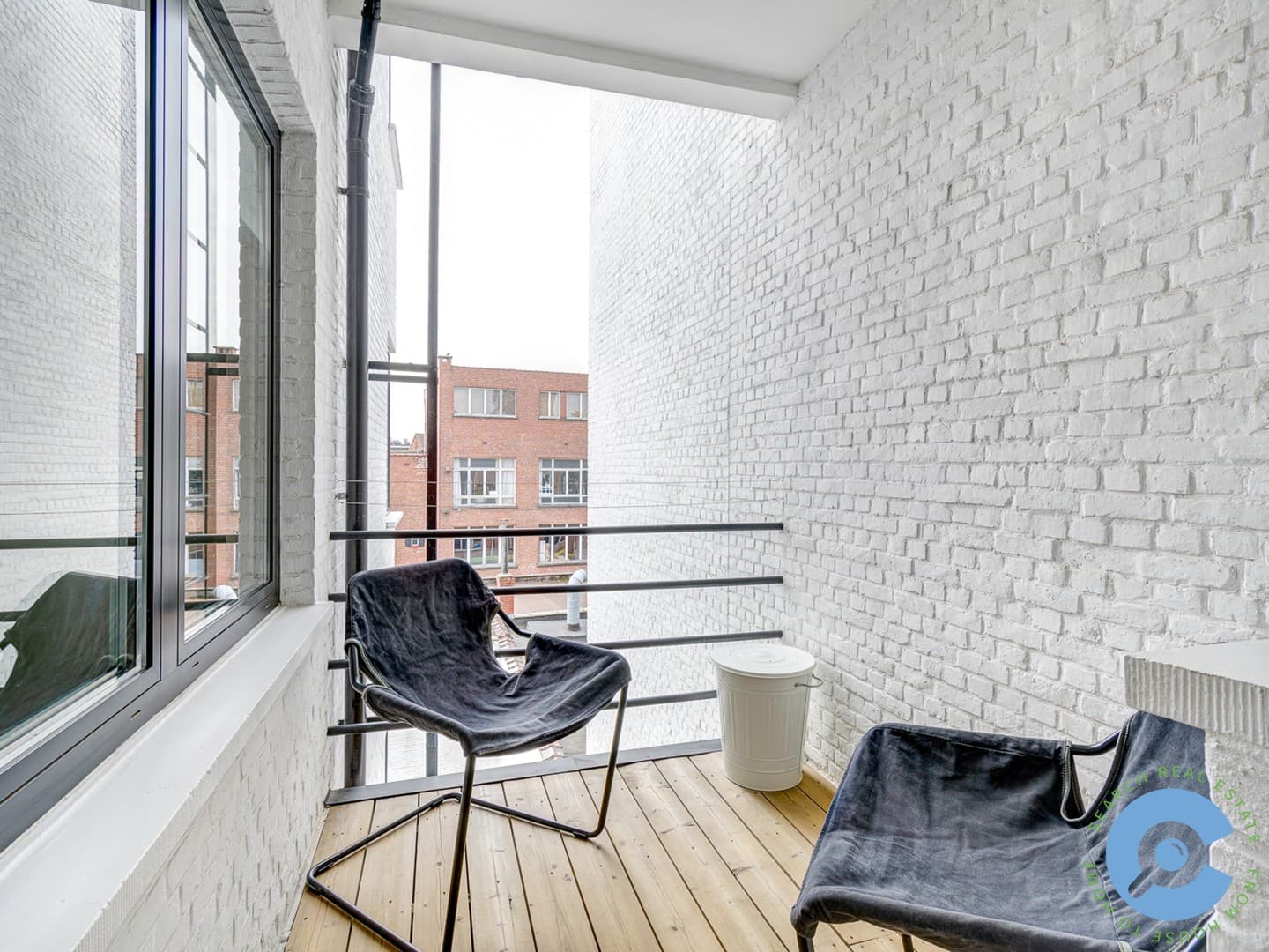Instapklaar 2 slaapkamer appartement met terras. 12