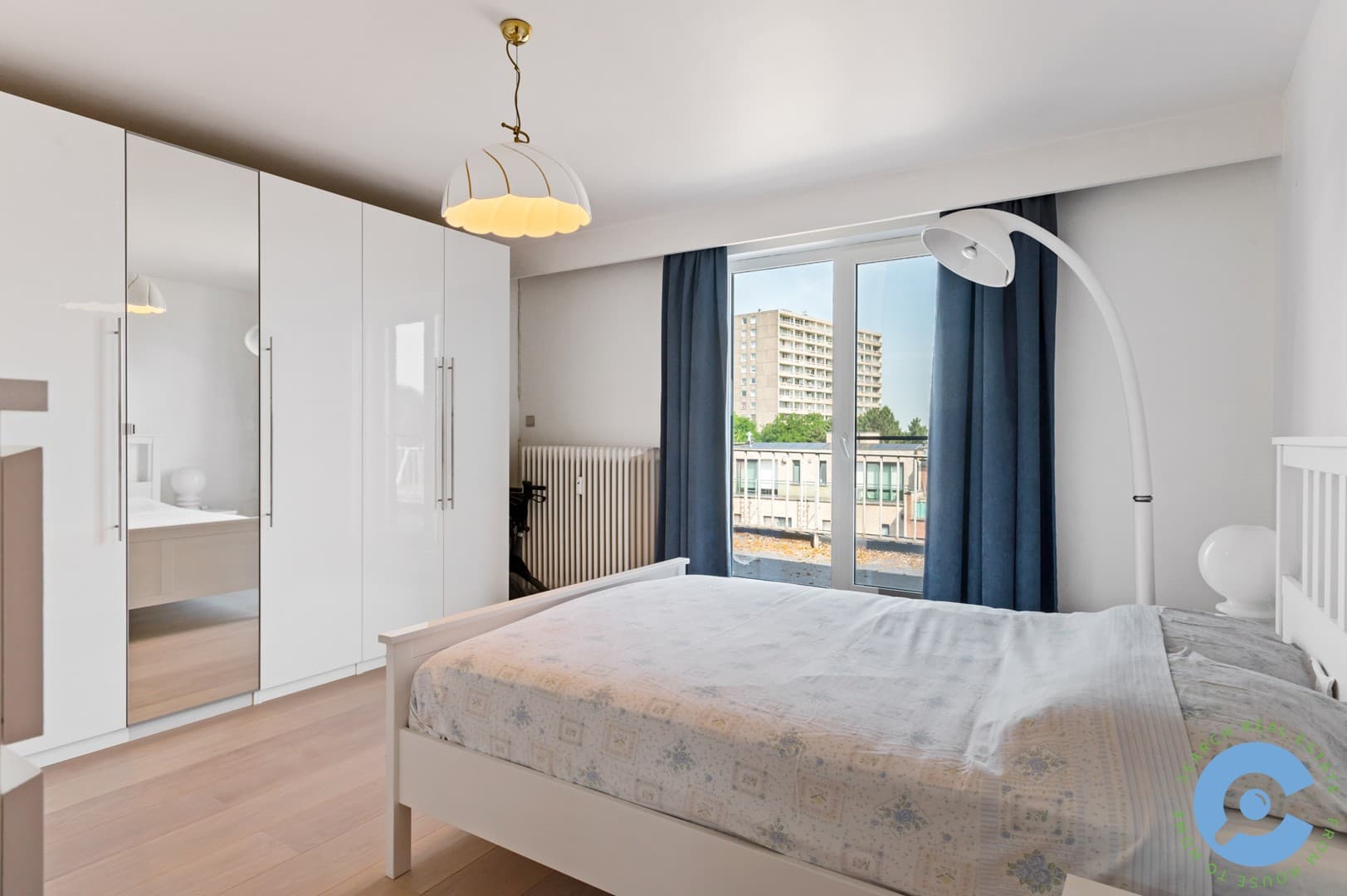 Zonnige penthouse met 2 ruime terrassen en garage! 10