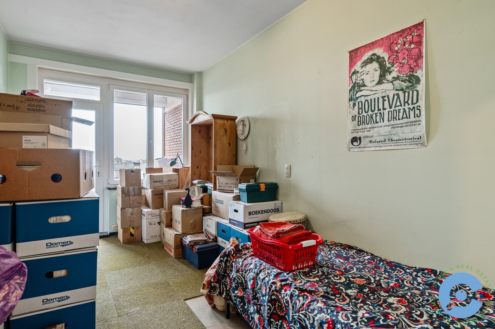 Op te frissen 2 slaapkamer appartement met terras 16
