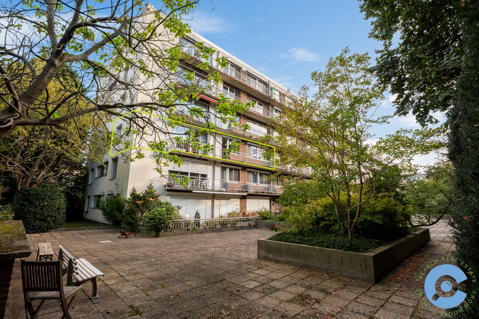 *** VERKOCHT *** 3 slaapkamer appartement met terras in het groen!