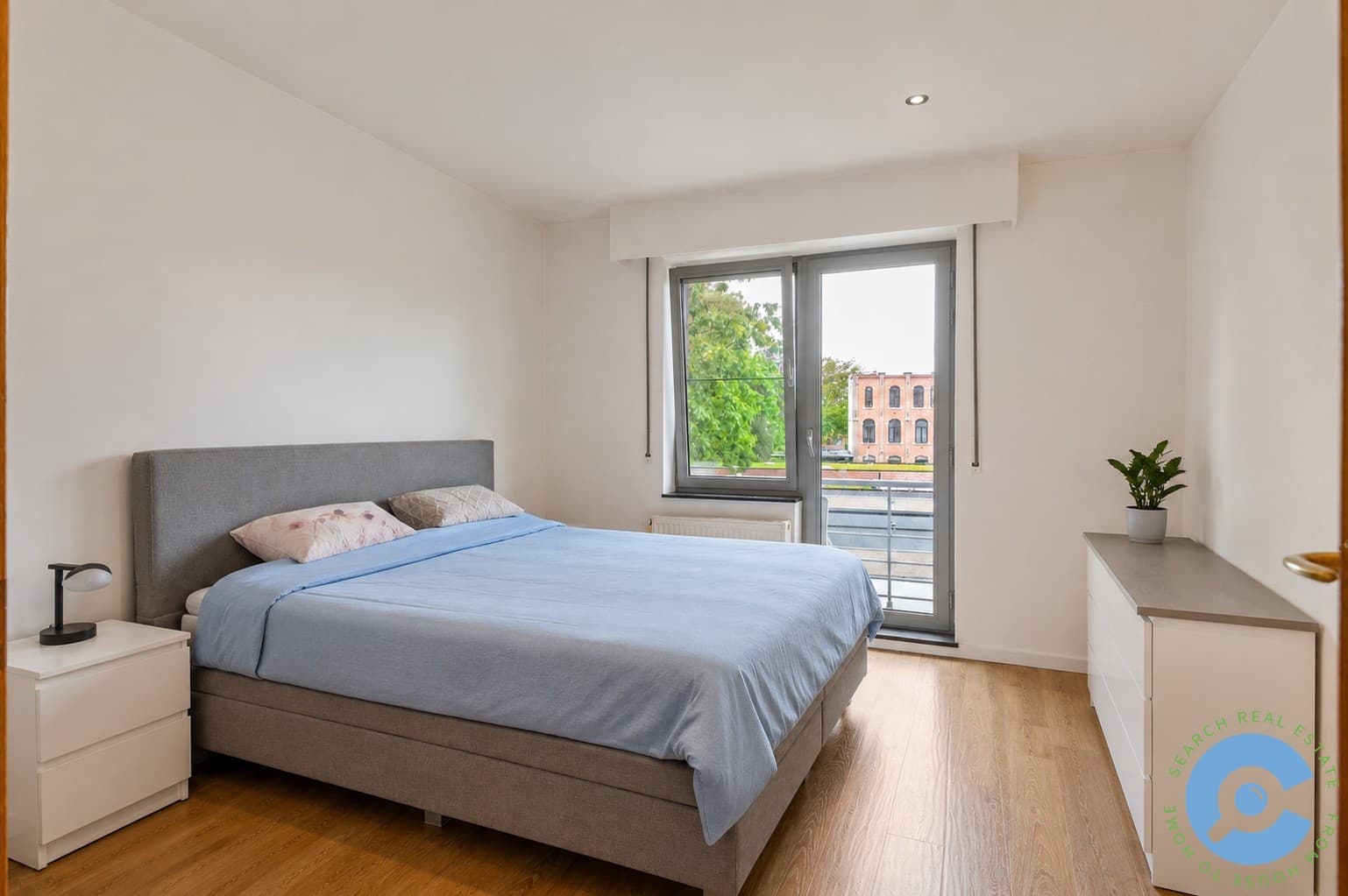 Ruim 3 slaapkamer appartement met terras en garage 7