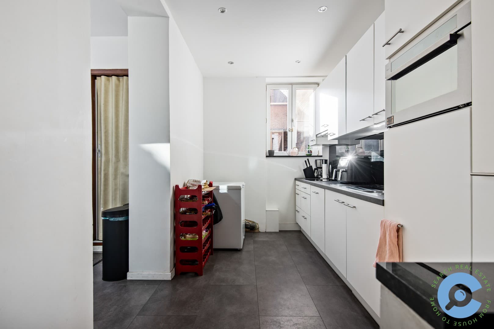 Ruim, op te frissen appartement met 2 slaapkamers! 3